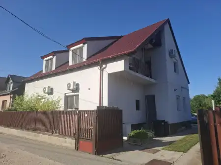 Eladó családi ház, Bicske 6 szoba 210 m² 87.9 M Ft