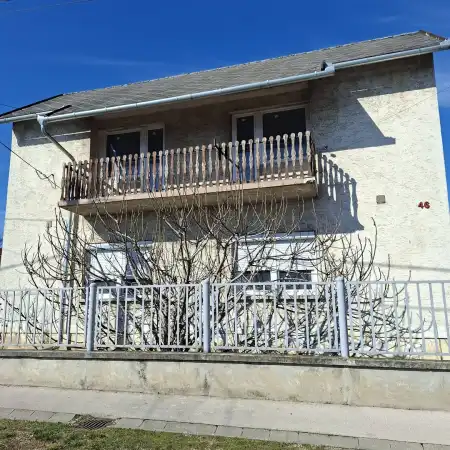 Eladó családi ház, Bicske 4 szoba 110 m² 68 M Ft