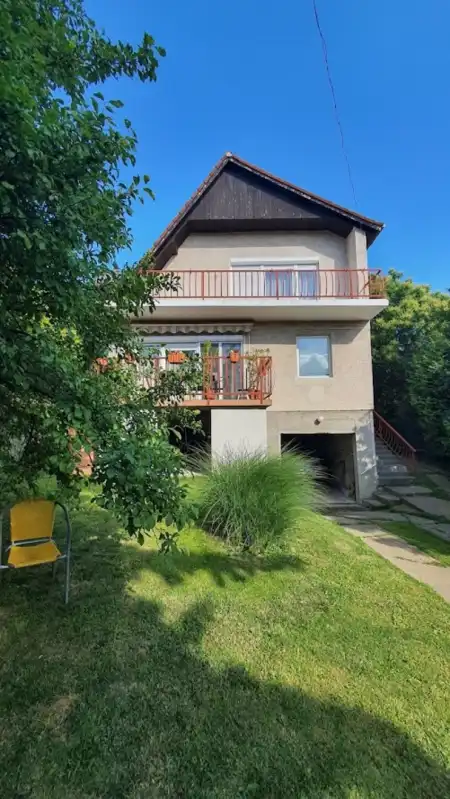 Eladó családi ház, Budakeszi 5+1 szoba 230 m² 150 M Ft