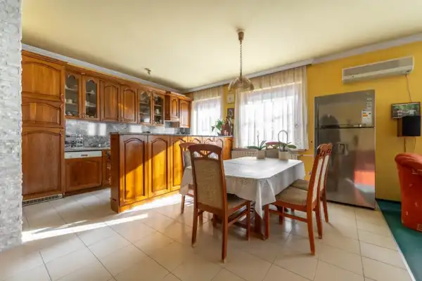Eladó családi ház, Halásztelek 5 szoba 180 m² 118.9 M Ft