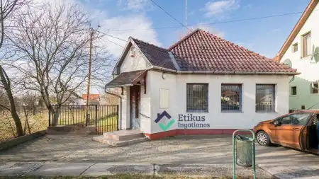 Eladó családi ház, Kesznyéten 2+3 szoba 90 m² 6.5 M Ft