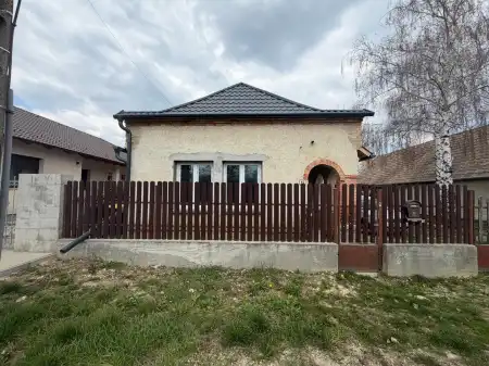 Eladó családi ház, Kocs 3 szoba 98 m² 44.9 M Ft