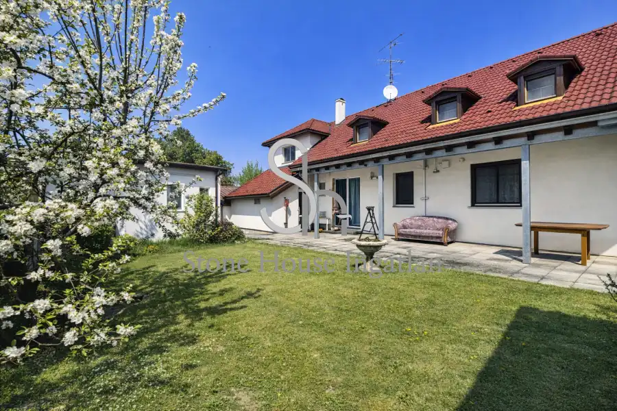 eladó családi ház, Lipót