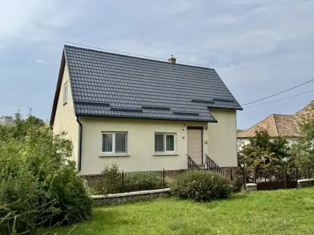 Eladó családi ház, Oroszlány 6+1 szoba 150 m² 67.9 M Ft Eladó családi ház, Oroszlány 6+1 szoba 150 m² 67.9 M Ft