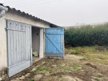 Eladó garázs, Oroszlány 21 m² 4.7 M Ft