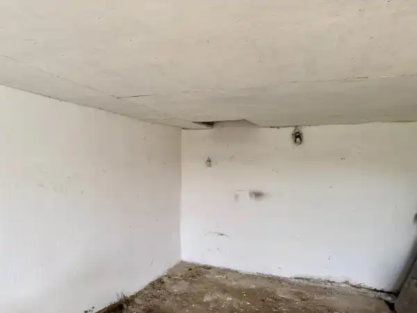 Eladó garázs, Oroszlány 21 m² 4.7 M Ft