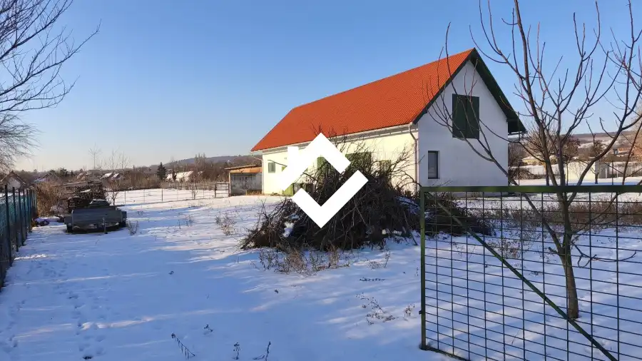 eladó gazdasági ingatlan, Tök