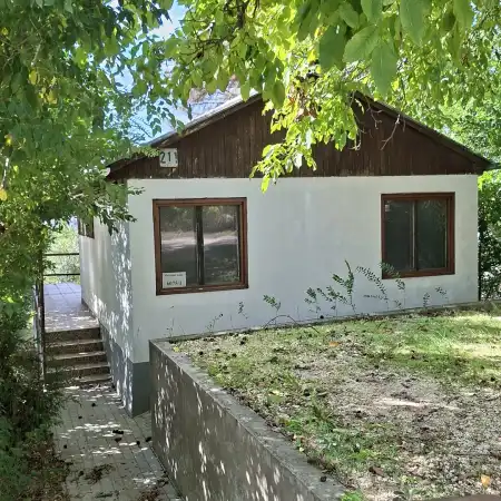 Eladó nyaraló, Bicske 2 szoba 35 m² 22.5 M Ft