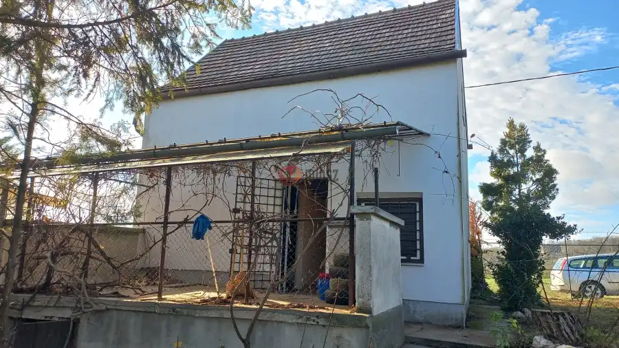 eladó nyaraló, Csákvár