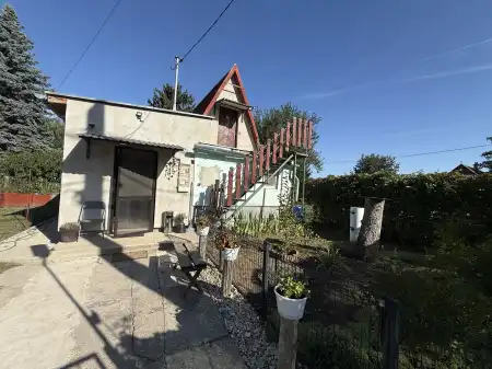 Eladó nyaraló, Oroszlány 2+1 szoba 57 m² 33.5 M Ft