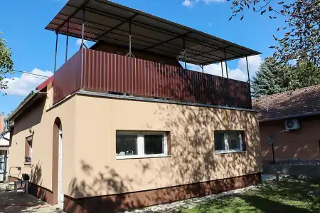 Eladó nyaraló, Tass 2 szoba 87 m² 49.9 M Ft