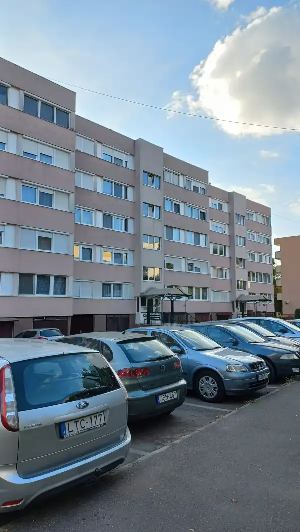 Eladó panellakás, Hajdúböszörmény 3 szoba 63 m² 29 M Ft