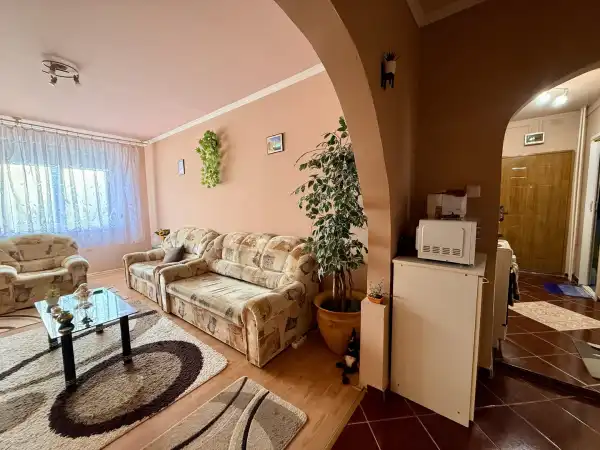 Eladó panellakás, Oroszlány 2+1 szoba 53 m² 36.4 M Ft