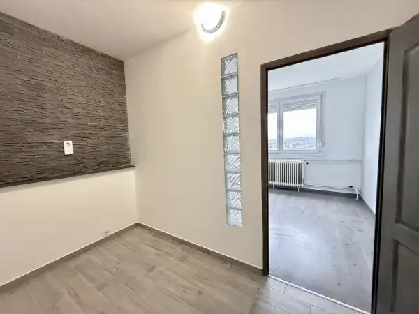 Eladó panellakás, Oroszlány 1+2 szoba 36 m² 29.5 M Ft