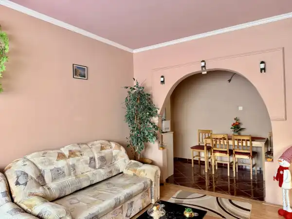 Eladó panellakás, Oroszlány 2+1 szoba 53 m² 36.4 M Ft