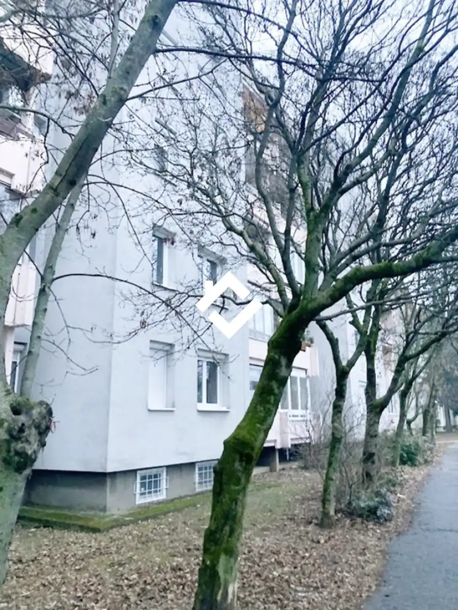 eladó panellakás, Veszprém