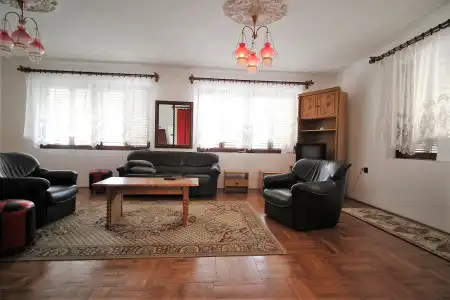 Eladó panzió, Gyula 6 szoba 250 m² 72 M Ft