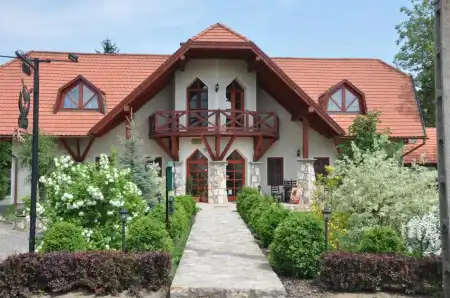 Eladó panzió, Mátranovák 17 szoba 717 m² 282.8 M Ft