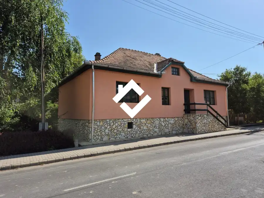 eladó panzió, Mátranovák