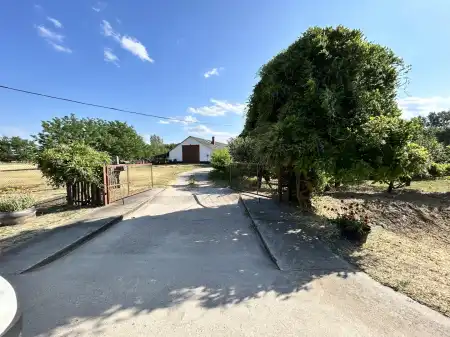 Eladó tanya, Lajosmizse 6 szoba 289 m² 190 M Ft