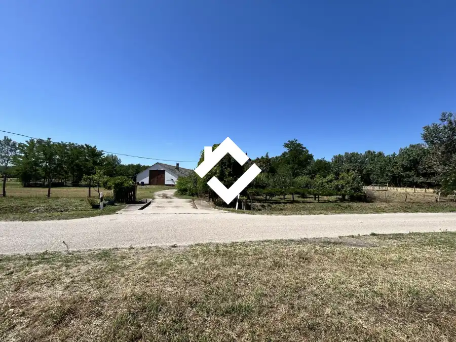 eladó tanya, Lajosmizse