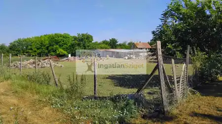 Eladó telek, Makád 1873 m² 6.9 M Ft