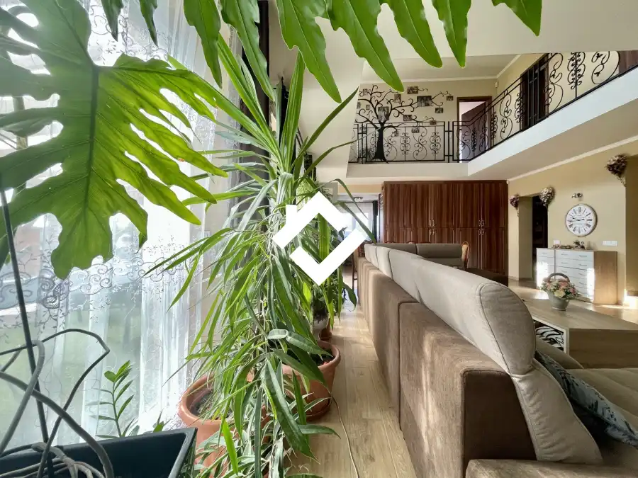 eladó újszerű ikerház, Oroszlány