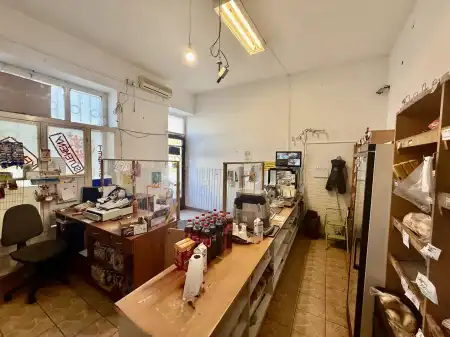 Eladó üzlethelyiség utcai bejáratos, Oroszlány 2+1 szoba 57 m² 26.6 M Ft