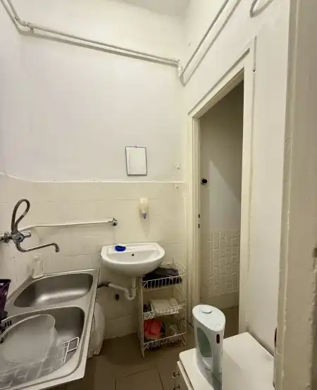 Eladó üzlethelyiség utcai bejáratos, Oroszlány 2+1 szoba 57 m² 26.6 M Ft