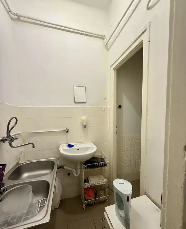 Eladó üzlethelyiség utcai bejáratos, Oroszlány 2+1 szoba 57 m² 26.6 M Ft