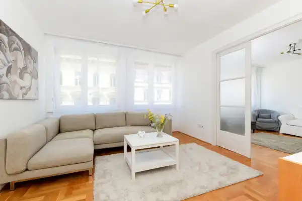 Kiadó téglalakás, Budapest, V. kerület 3 szoba 68 m² 400 E Ft/hó