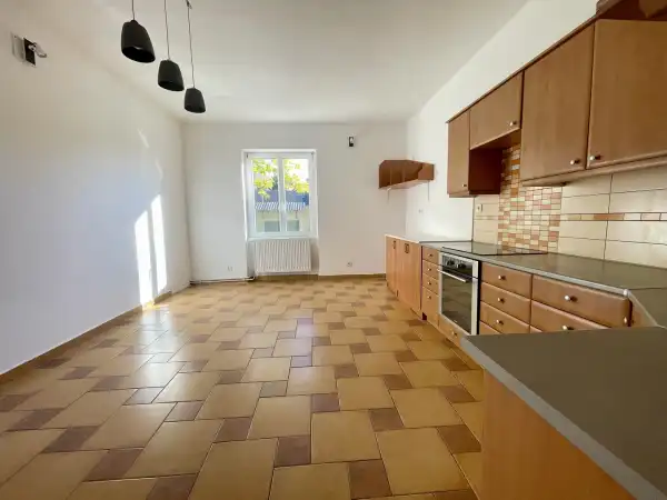 Kiadó téglalakás, Oroszlány 2+1 szoba 72 m² 170 E Ft/hó